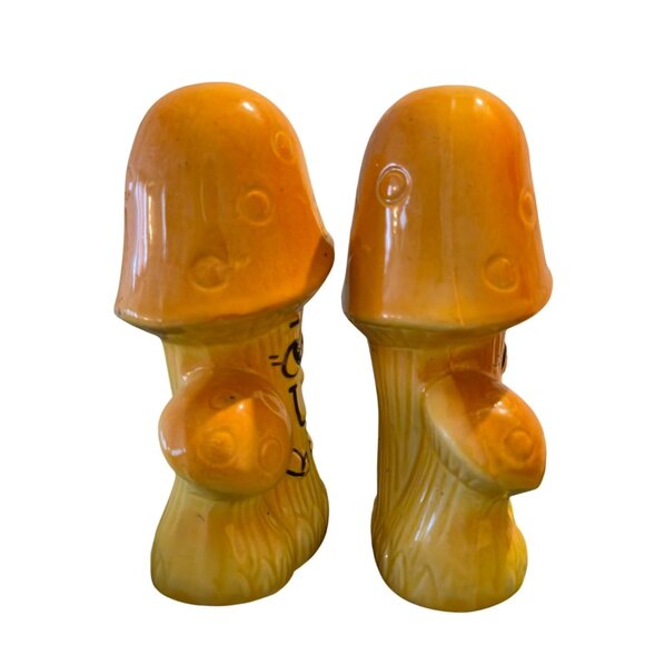 Anthropomorphic Mushroom Salt & Pepper Shakers 1970 Smiling Retro Kitchen Decor - Picture 3 of 9